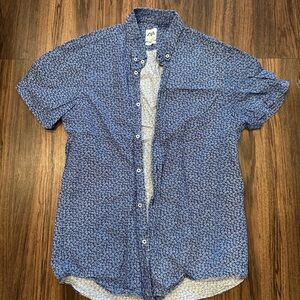 Zara men’s slim fit short sleeve button down Size L in Navy Floral pattern